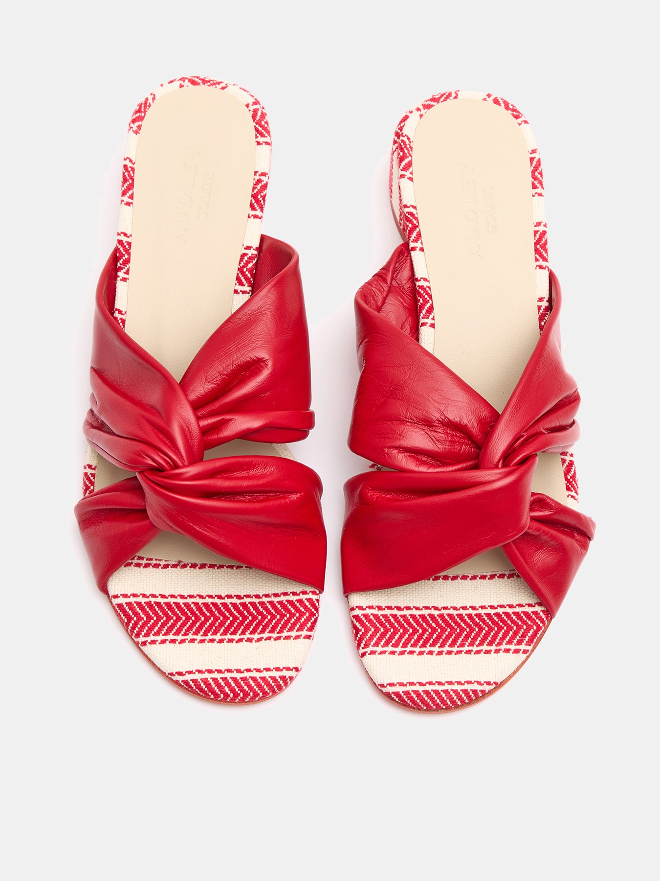 Women's leather low-heeled sandal. Noria