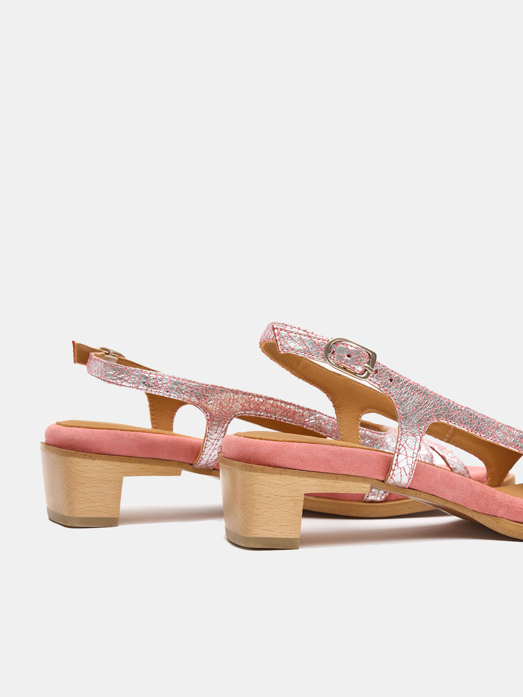 Women's leather sandal with low heel. Nazaria