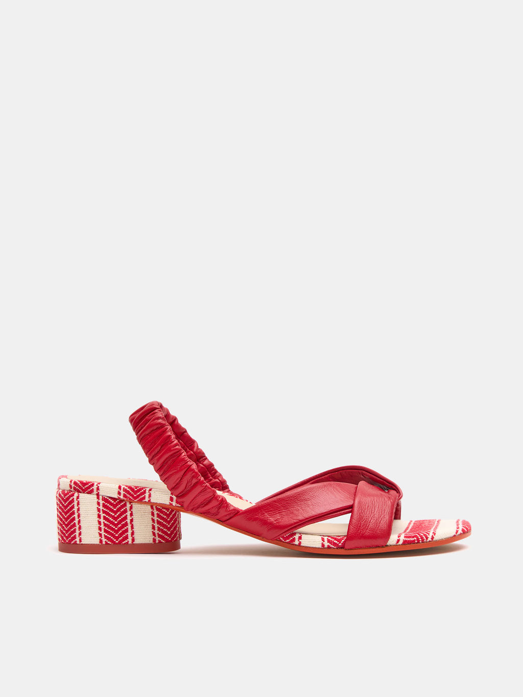 Sandalo da donna in pelle con tacco basso. Nisae