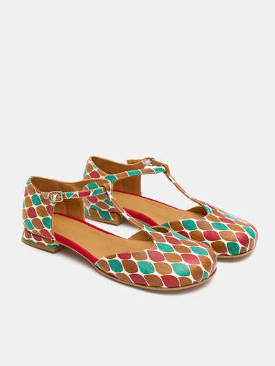 Women's leather shoe with low heel. Libabel