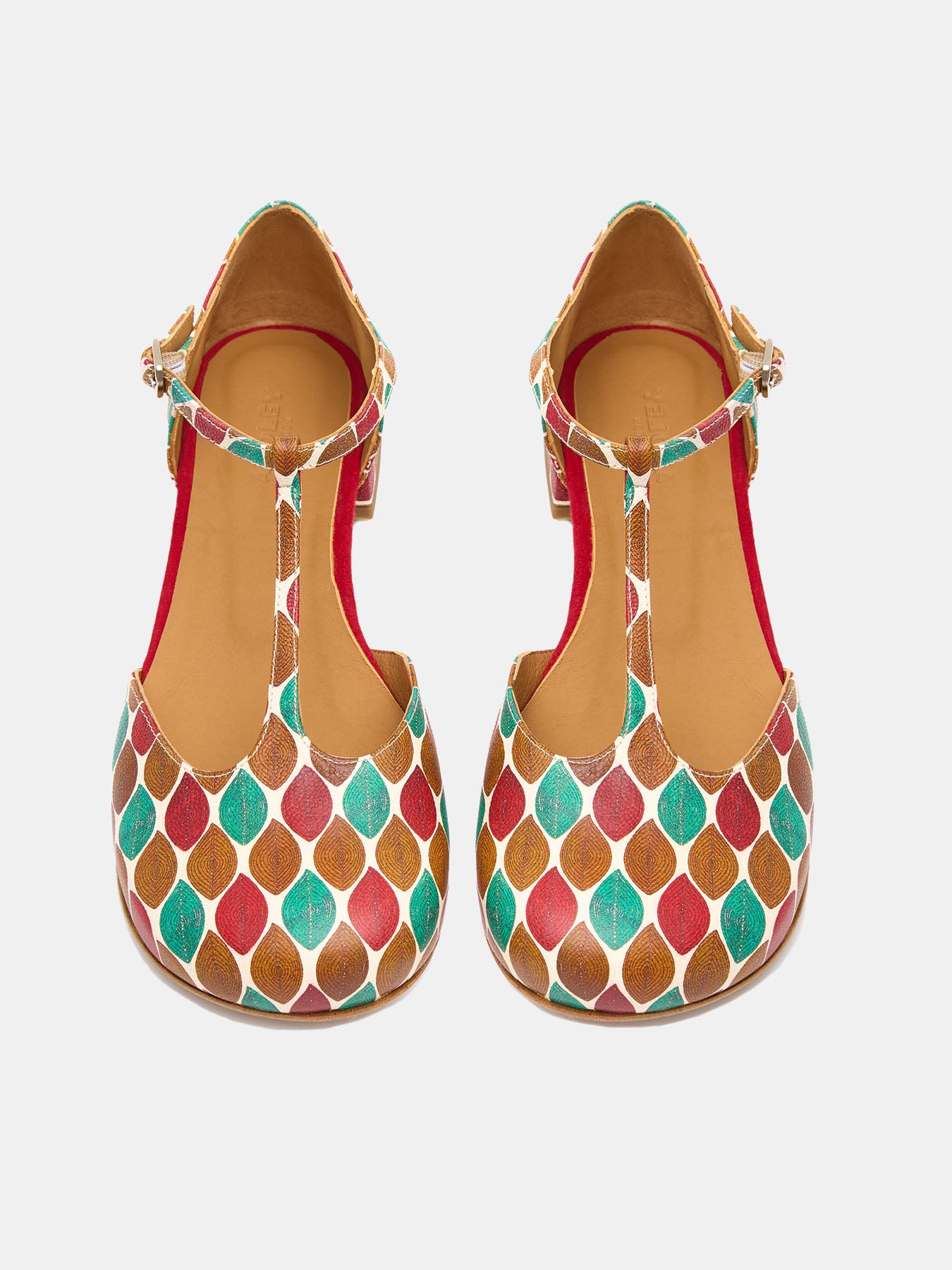 Women's leather shoe with low heel. Libabel