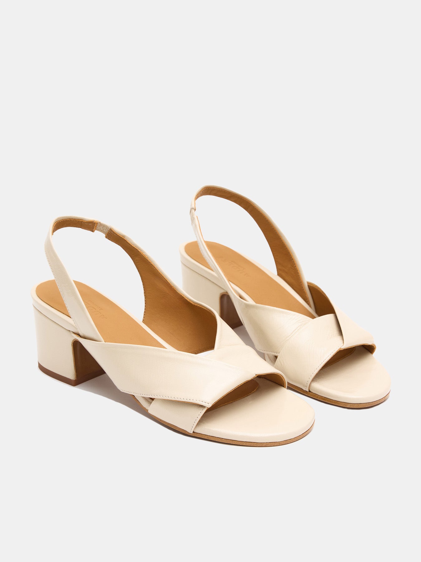 Women's low-heeled leather sandals. Nerey