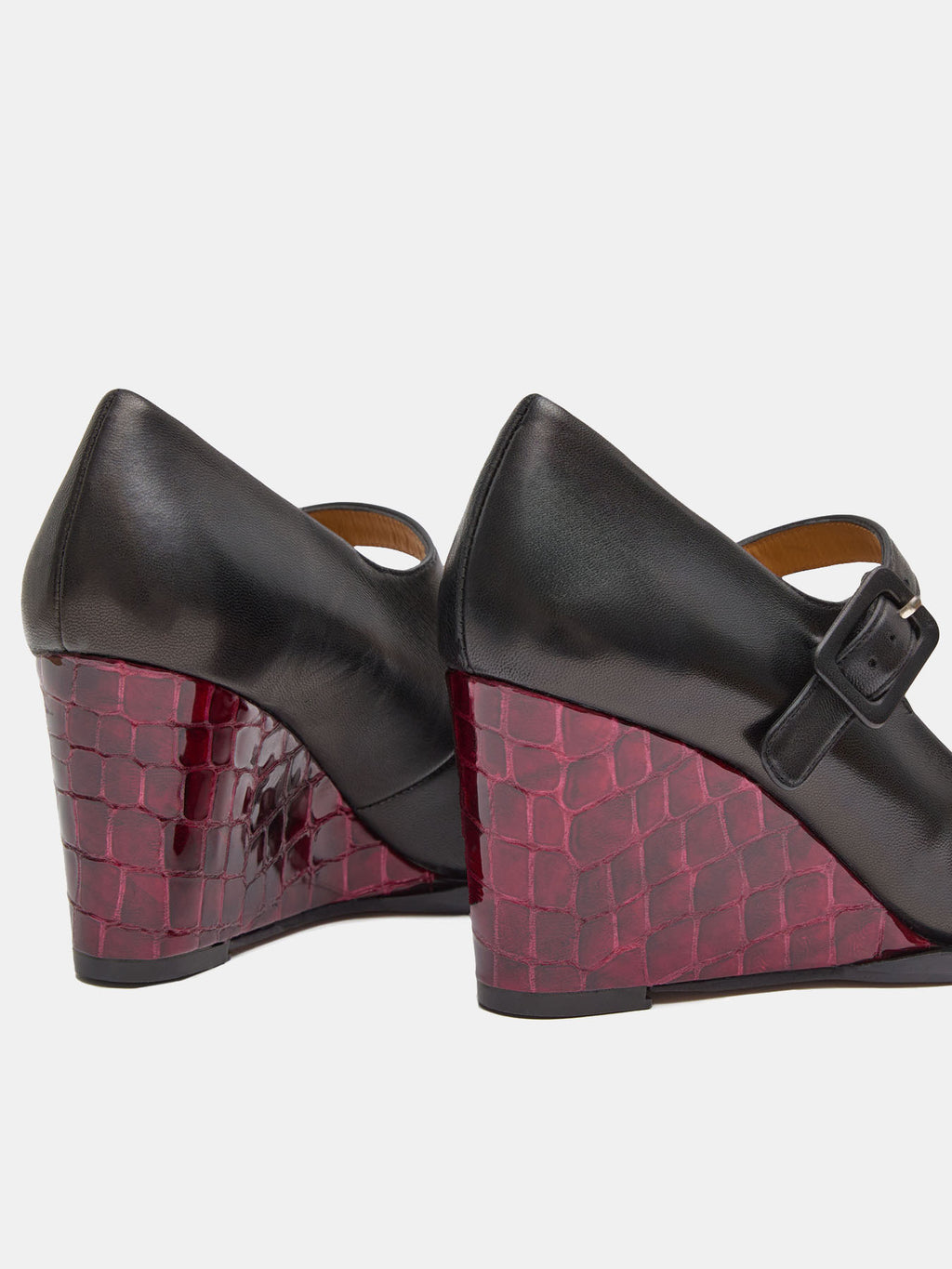 Scarpa da donna in pelle con tacco alto. Melina