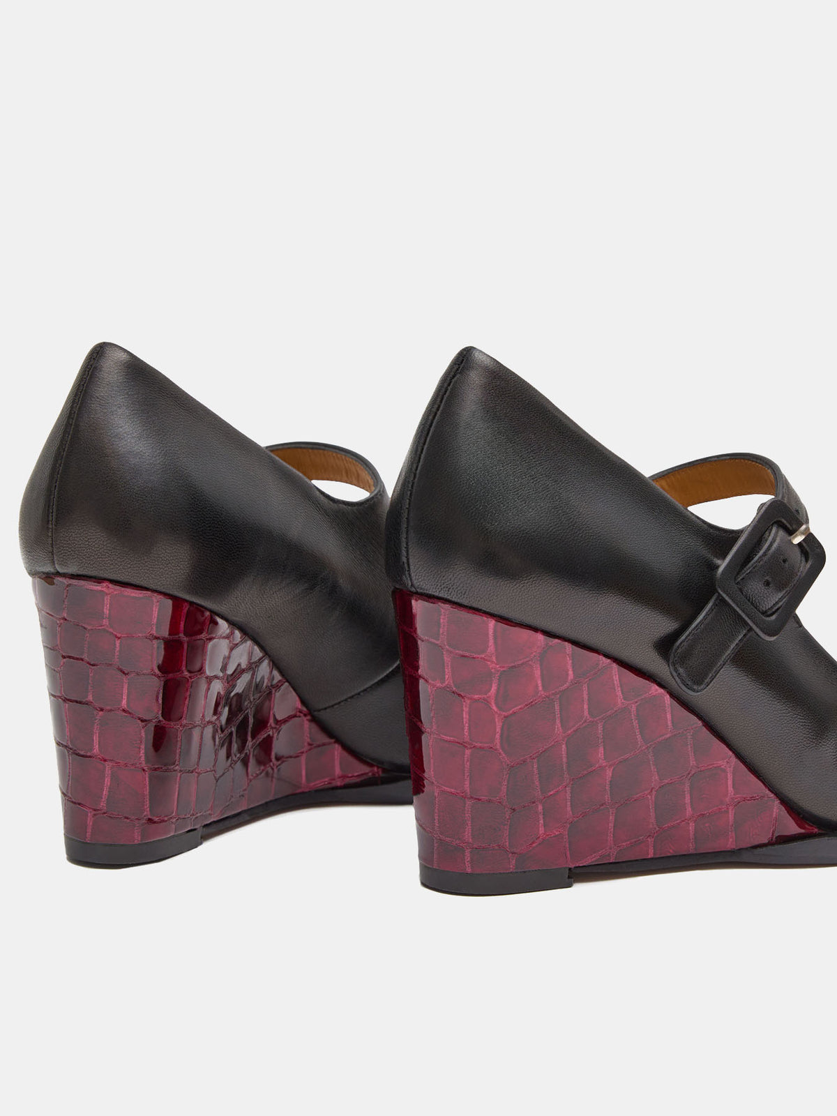 Scarpa da donna in pelle con tacco alto. Melina