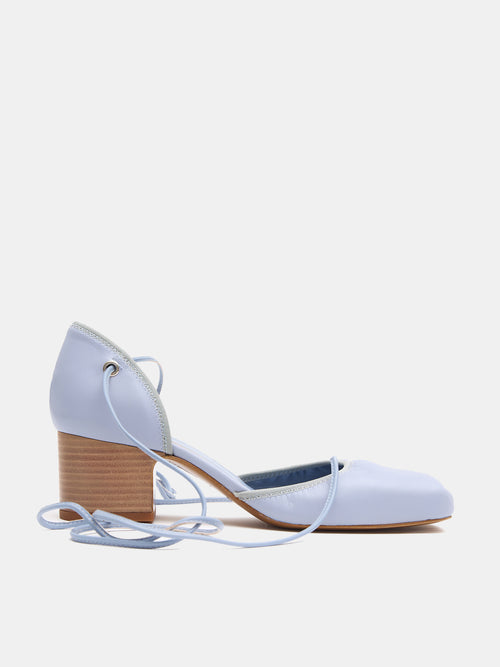 Scarpa da donna in pelle con tacco basso. Nube
