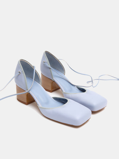 Scarpa da donna in pelle con tacco basso. Nube