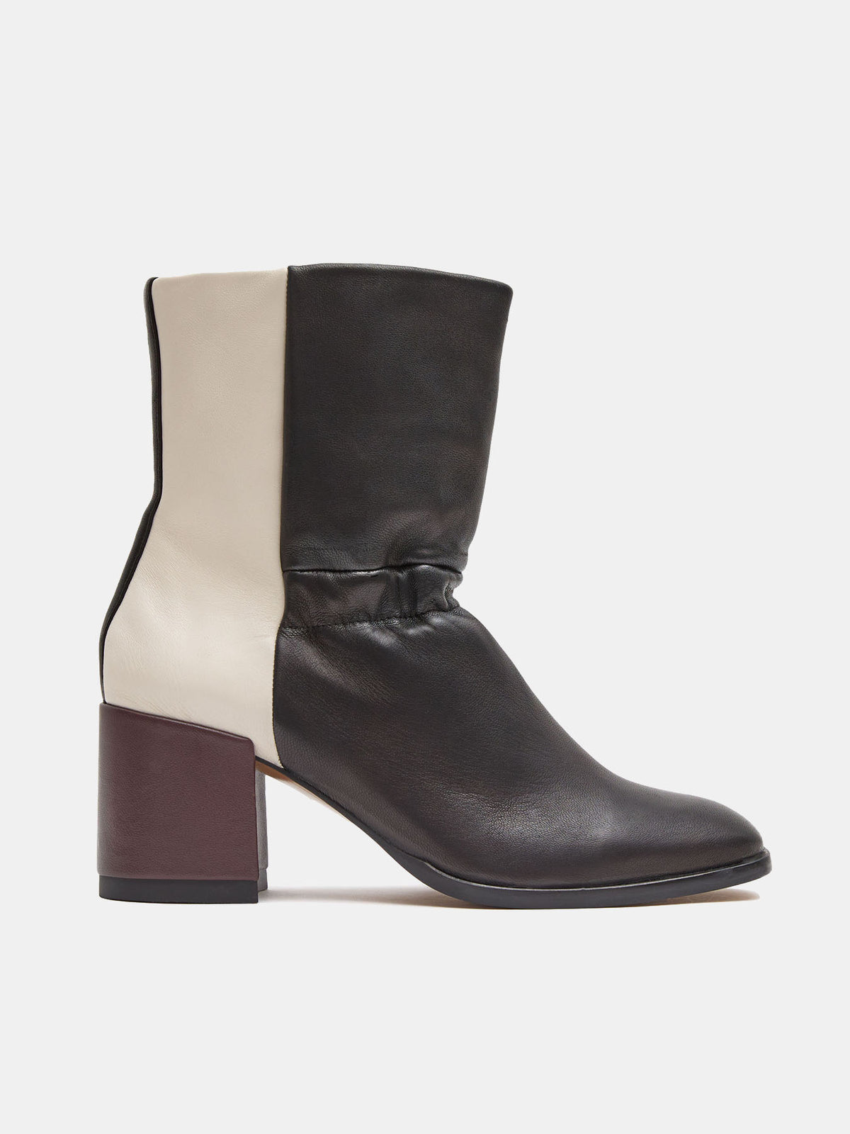 Stivaletti da donna in pelle con tacco medio. Miho