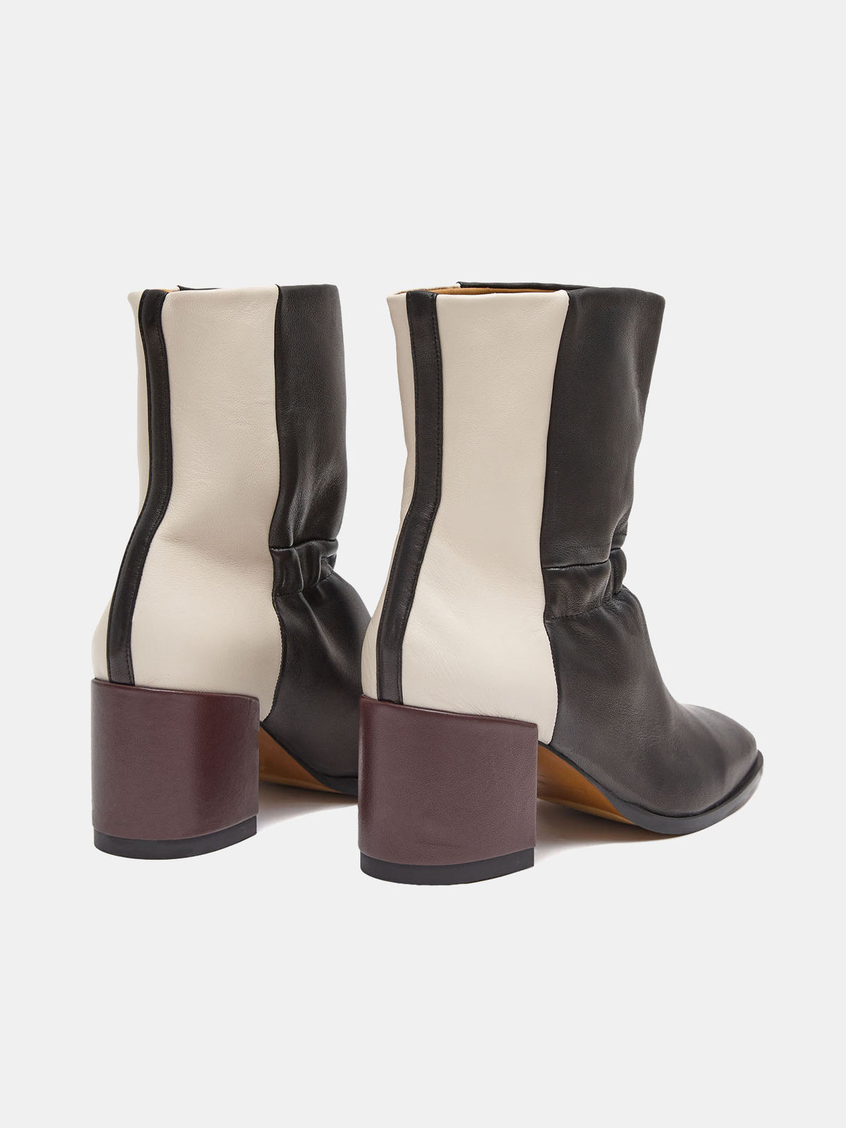 Stivaletti da donna in pelle con tacco medio. Miho