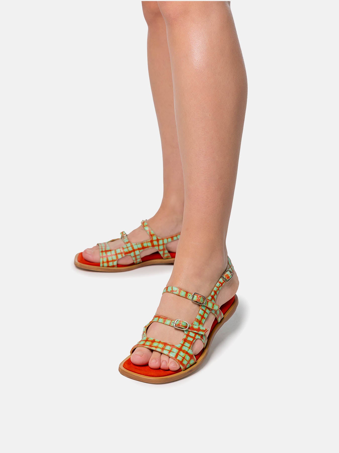 Women's low-heeled leather sandal. Nixie