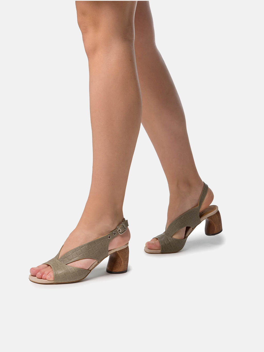 Sandalo da donna in pelle con tacco medio. Lievin