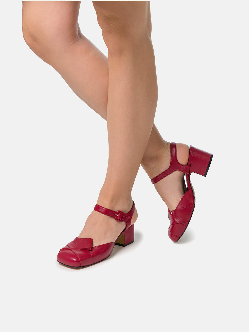 Zapato de mujer en piel con tacón medio. Noelia