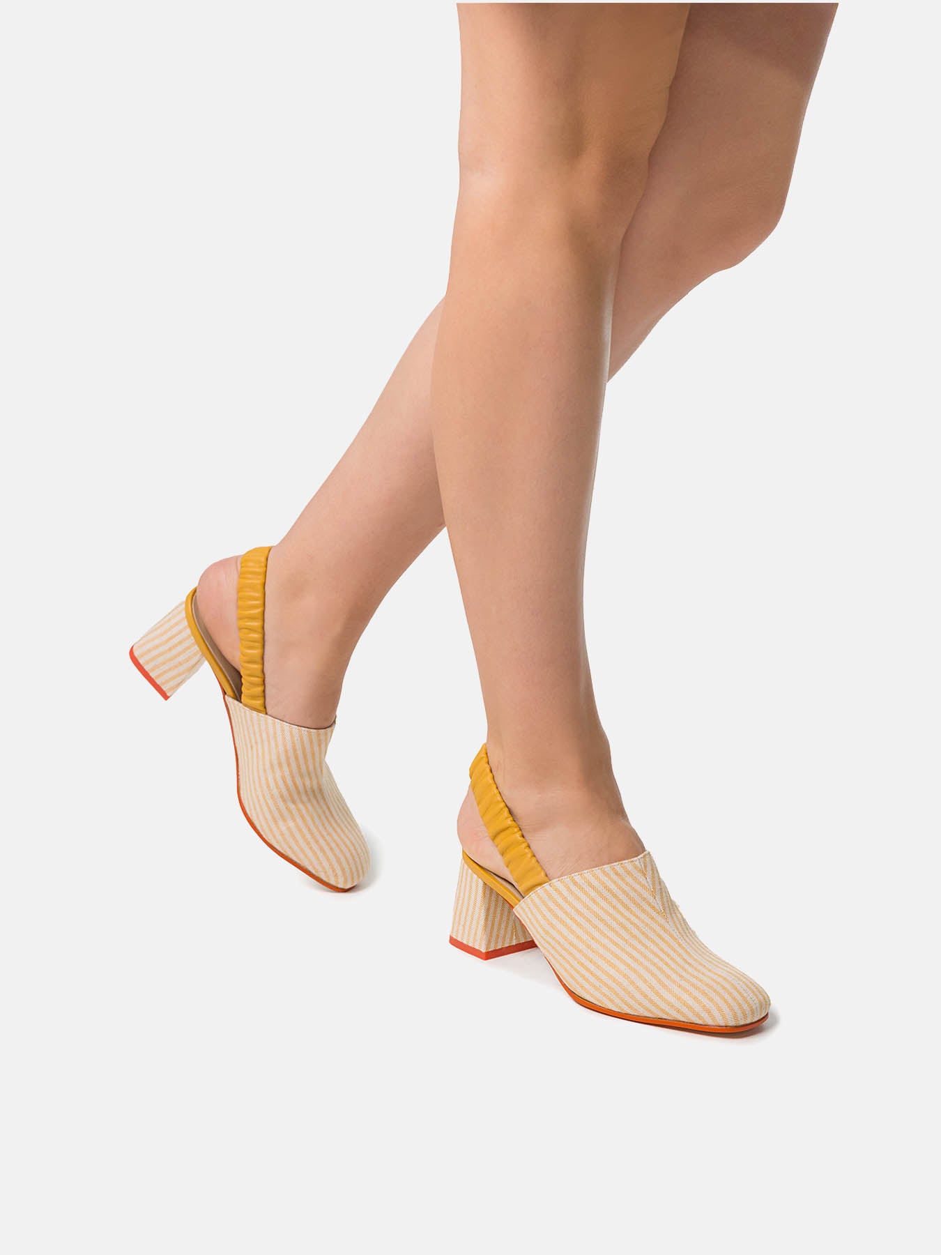 Zapato de mujer en piel con tacón medio. Norisa