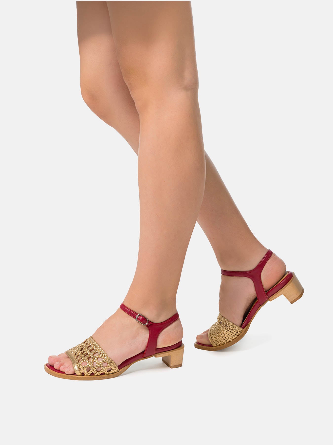 Women's leather low-heel sandal. Naroa