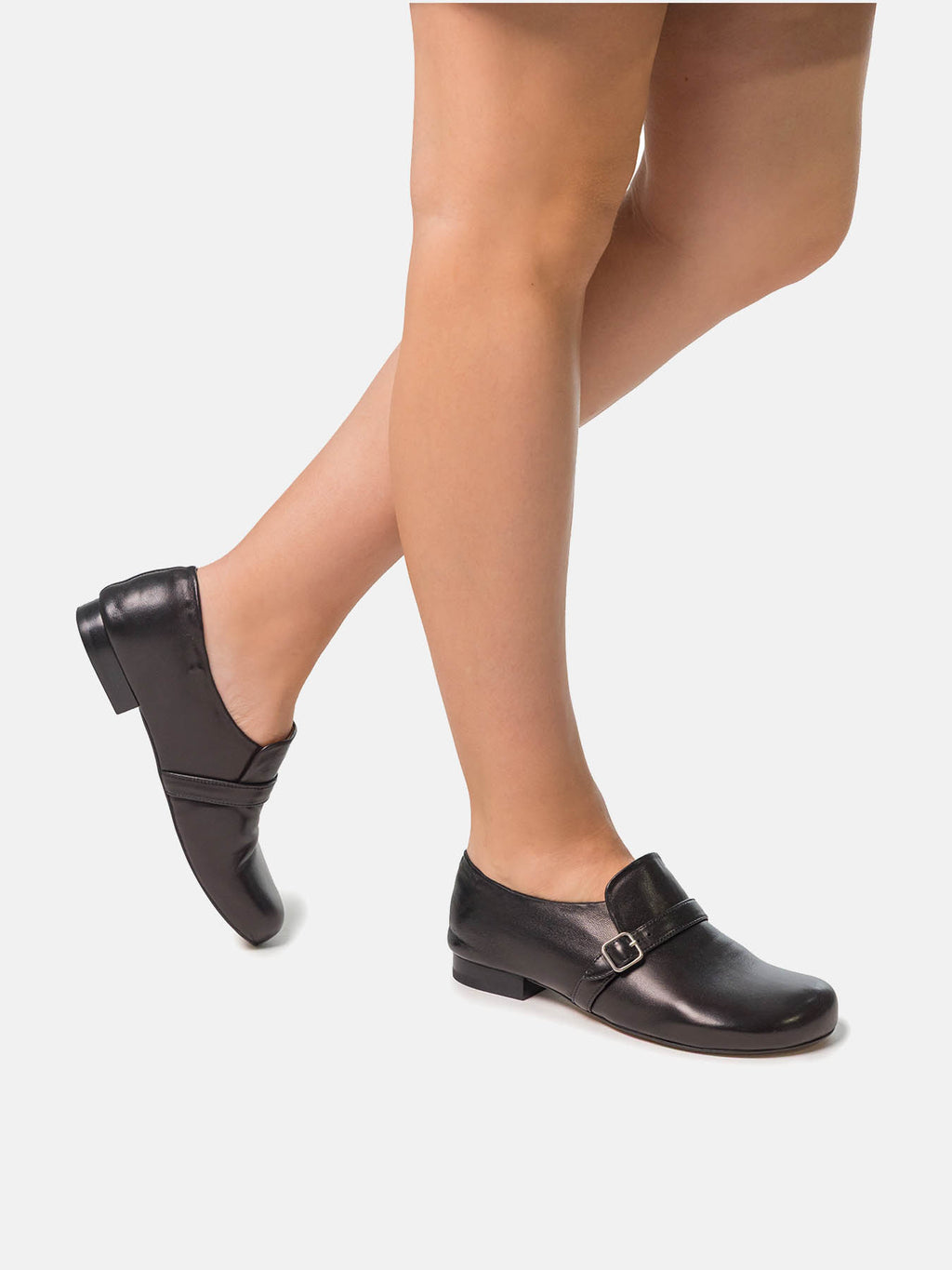 Zapato de mujer en piel con tacón bajo. Nuria