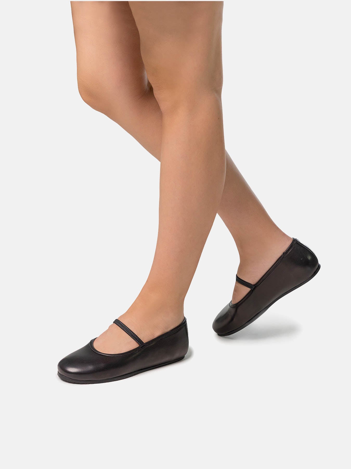 Women's leather shoe with low heel. Nala