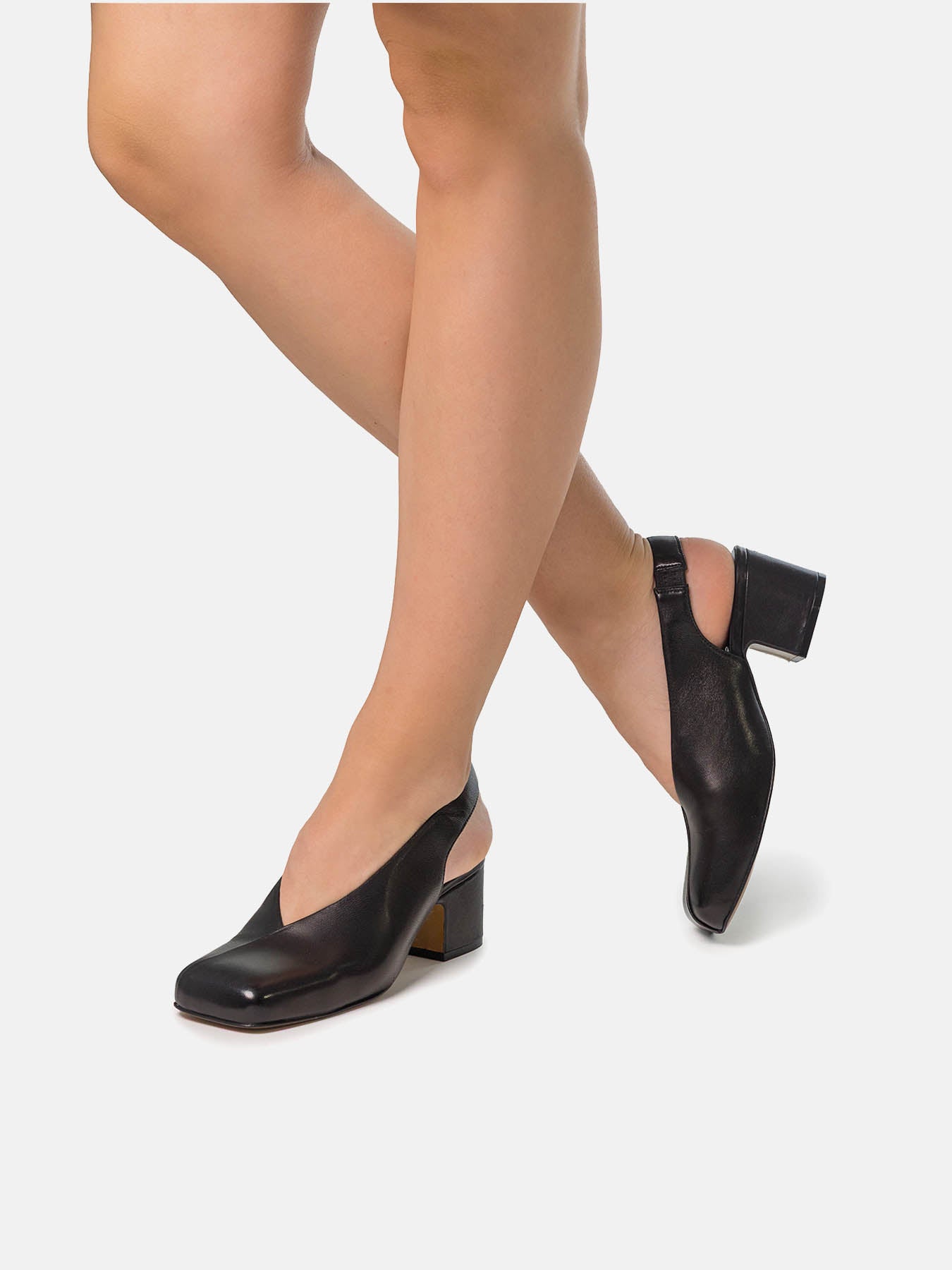 Zapato de mujer en piel con tacón medio. Nataly