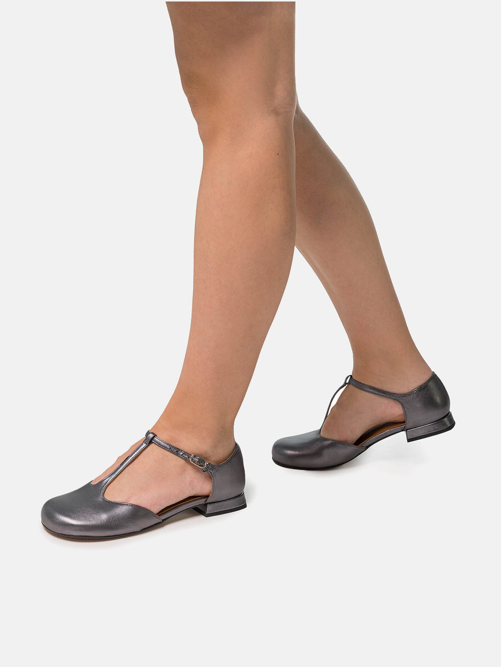 Zapato de mujer en piel con tacón bajo. Nelly