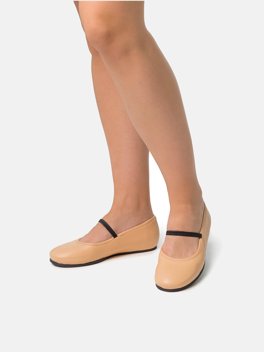 Scarpa da donna in pelle con tacco basso. Nerline