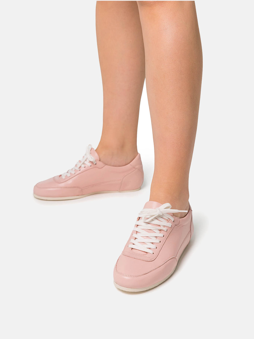 Zapato de mujer en piel con tacón bajo. Naysha