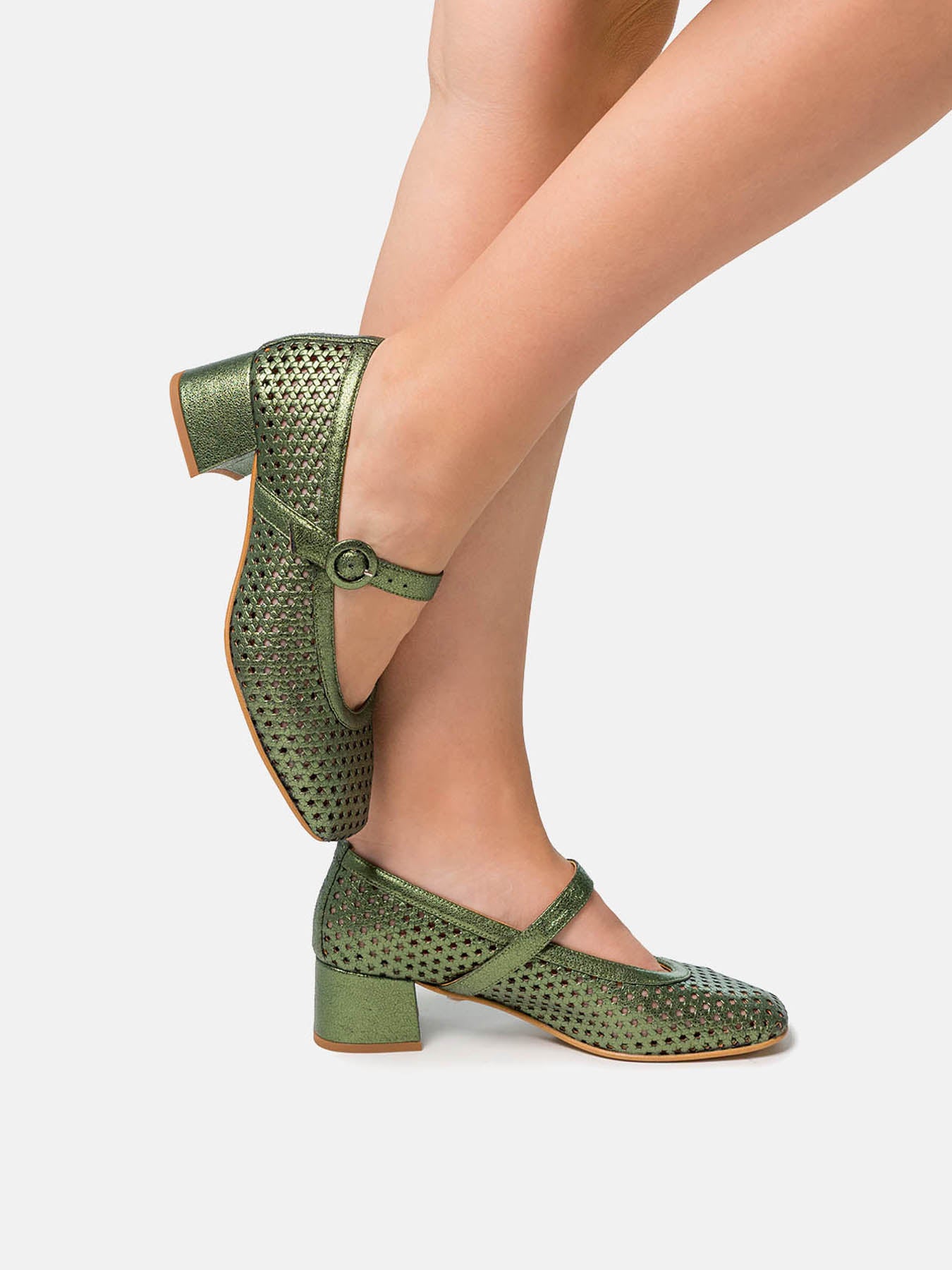 Zapato de mujer en piel con tacón bajo. Nancy