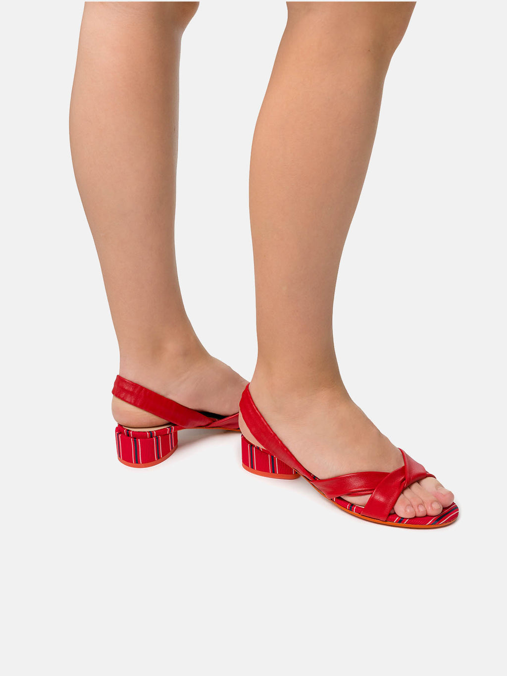 Sandalo da donna in pelle con tacco basso. Nanda
