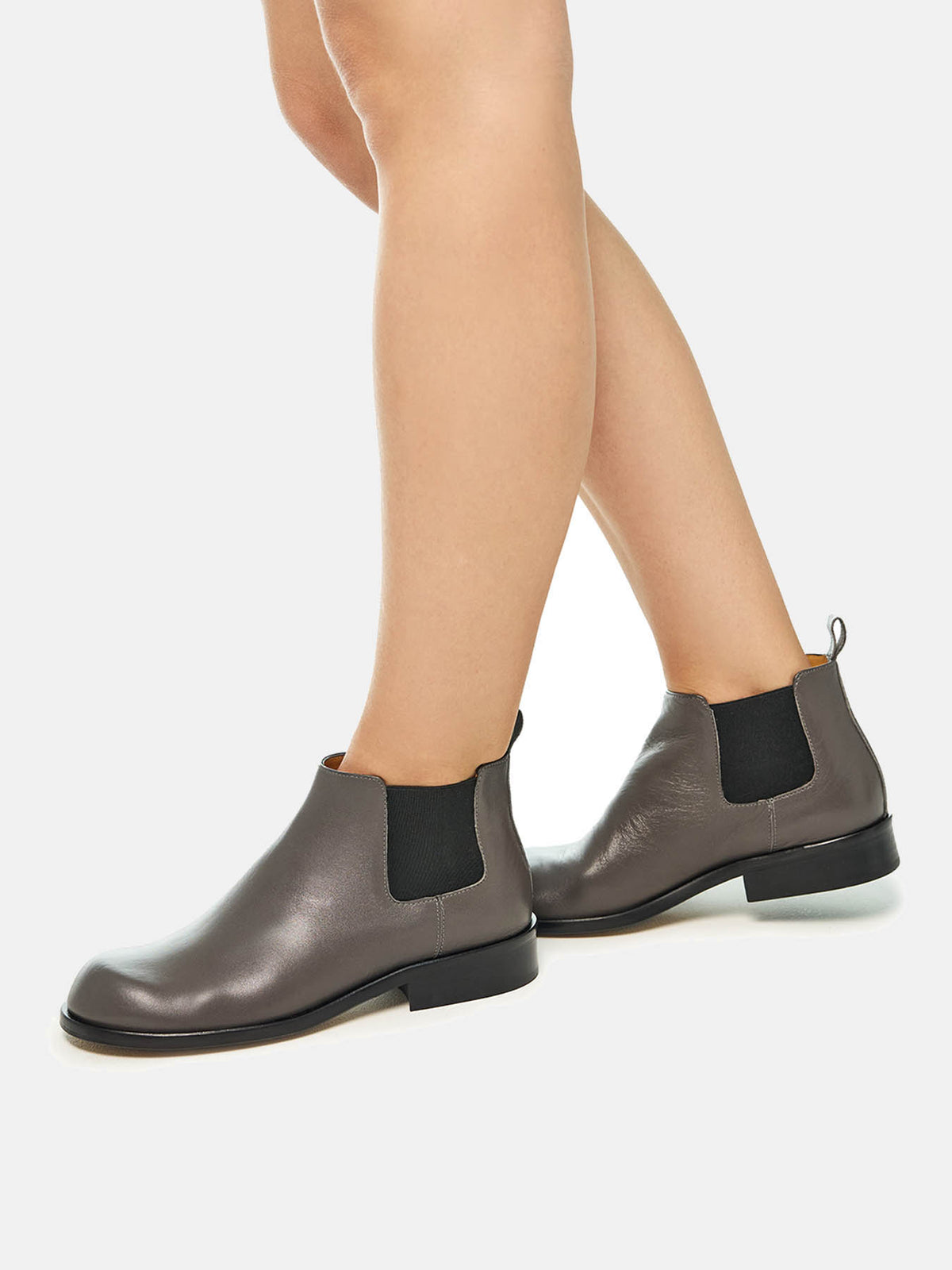 Women's leather ankle boots with a mid-heel. Oyuki