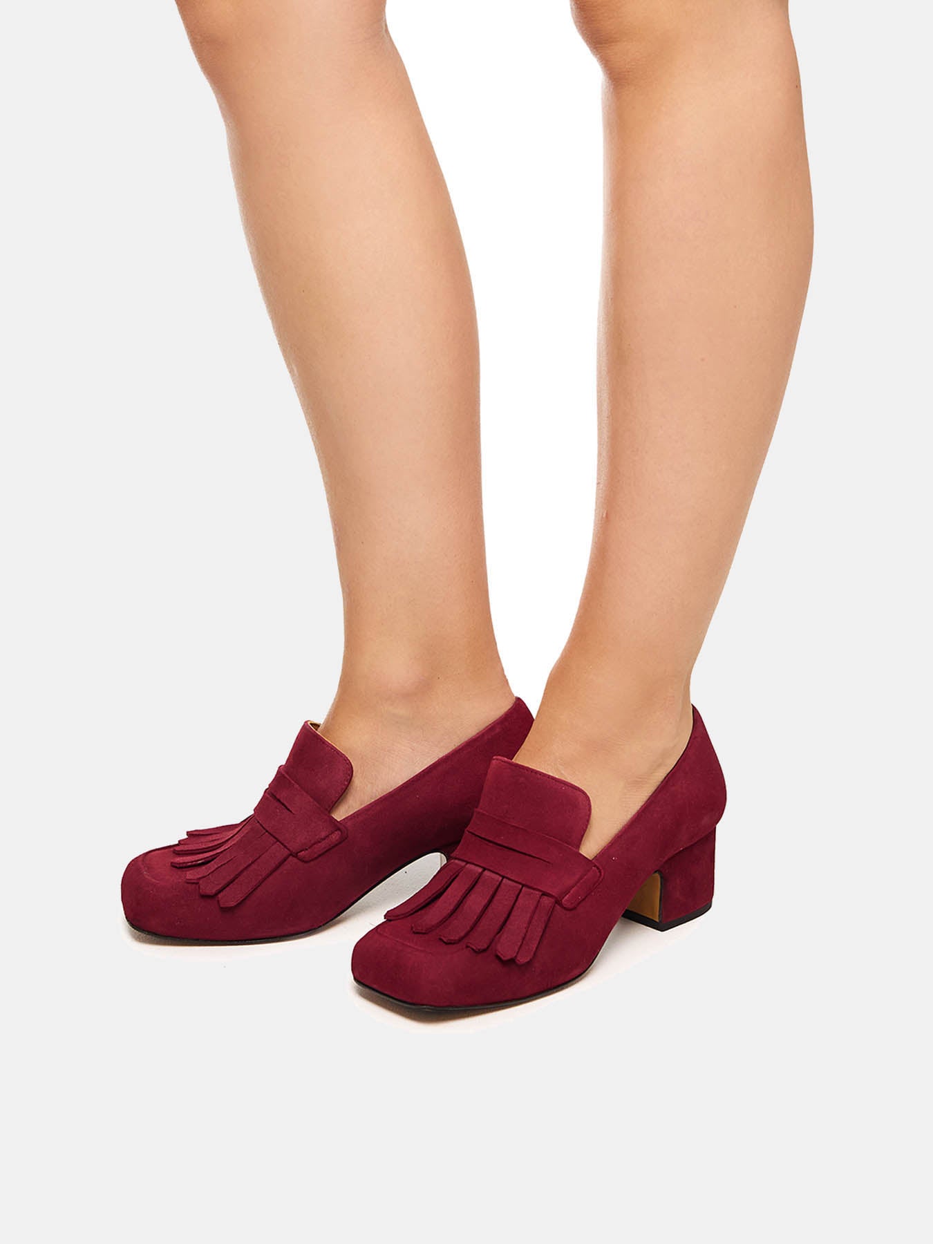 Women's leather shoe with a medium heel. Marga