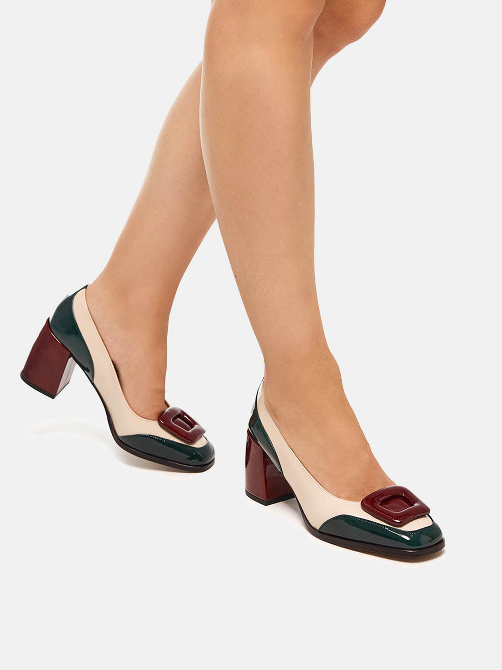 Zapato de mujer en piel con tacón alto. Oriola