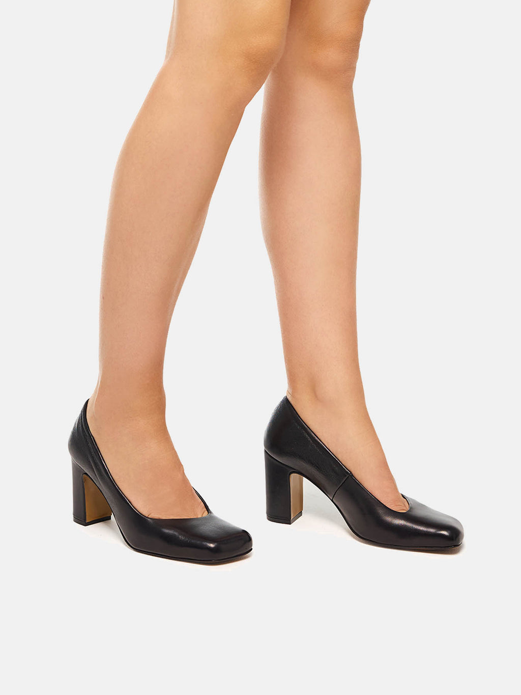 Zapato de mujer en piel con tacón alto. Onelia