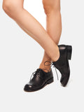 Zapato de mujer en piel con tacón bajo. Olwen
