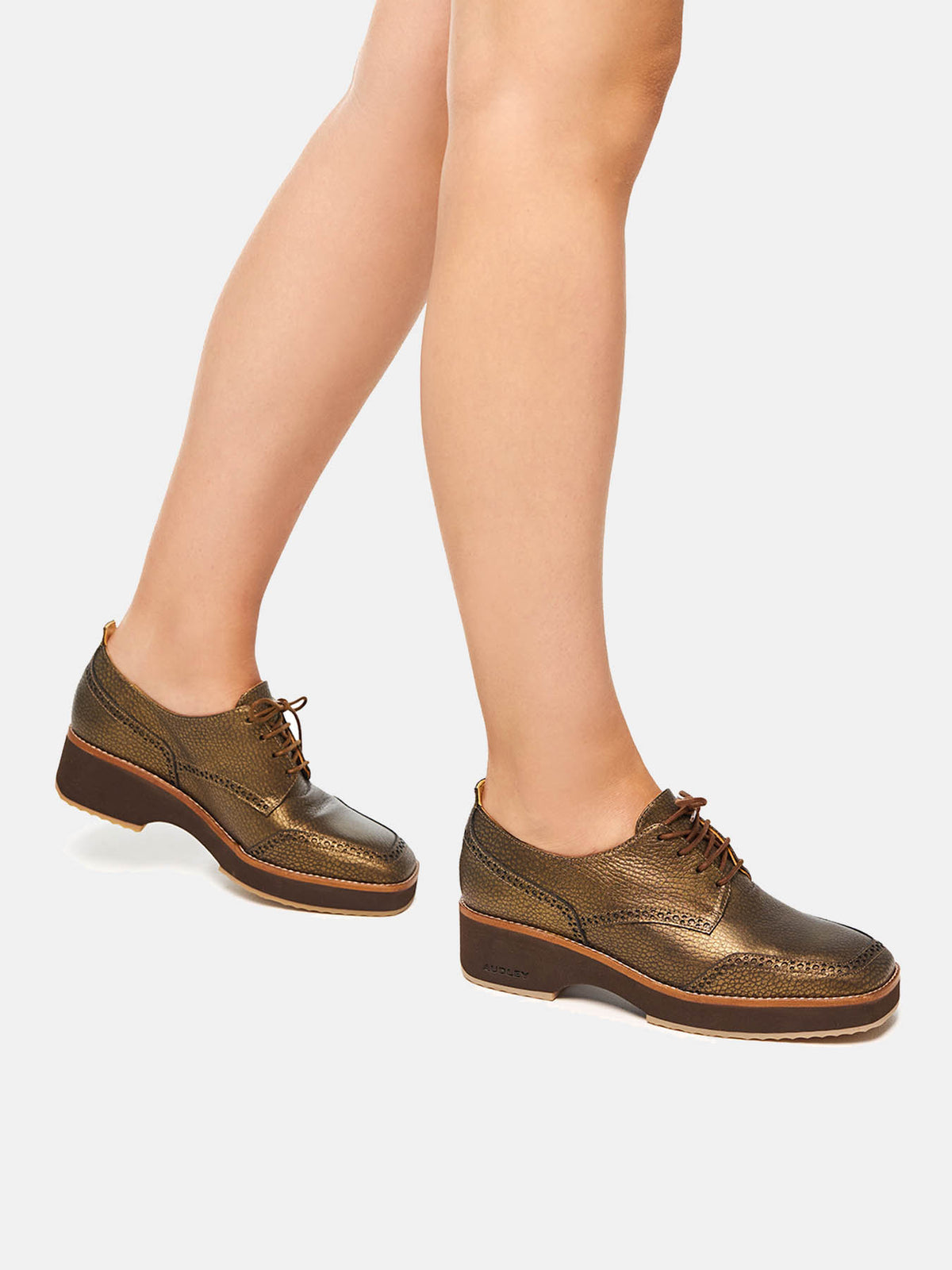 Scarpa da donna in pelle con tacco basso. Orbea