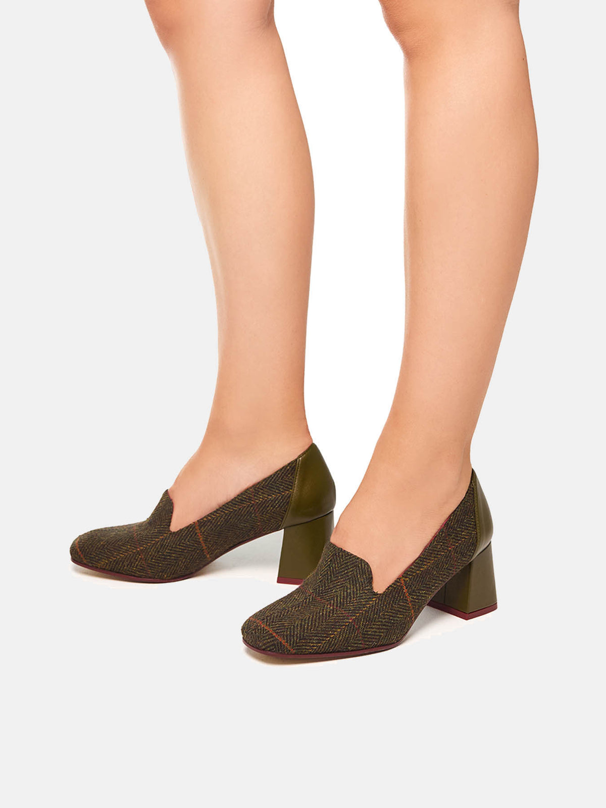 Scarpa da donna in pelle con tacco medio. Milly