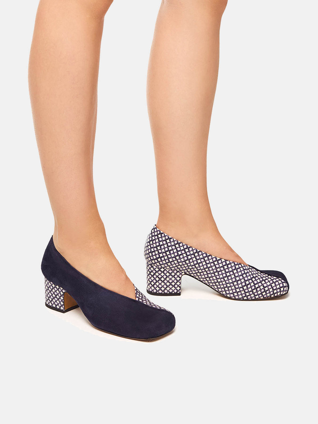 Scarpa da donna in pelle con tacco medio. Marga