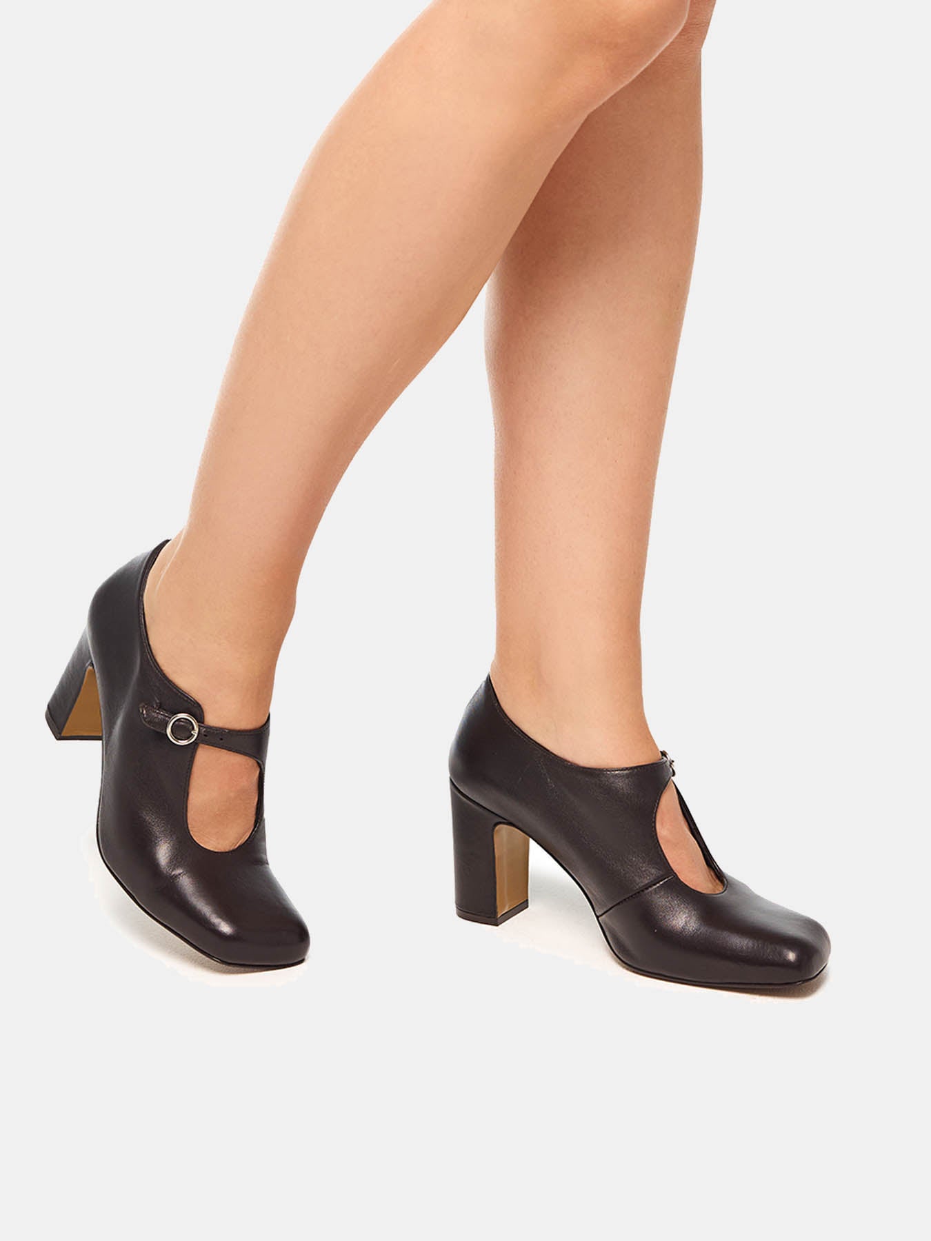 Zapato de mujer en piel con tacón alto. Onora