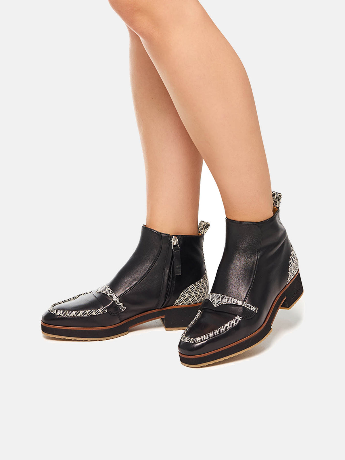 Stivaletti da donna in pelle con tacco medio. Miho