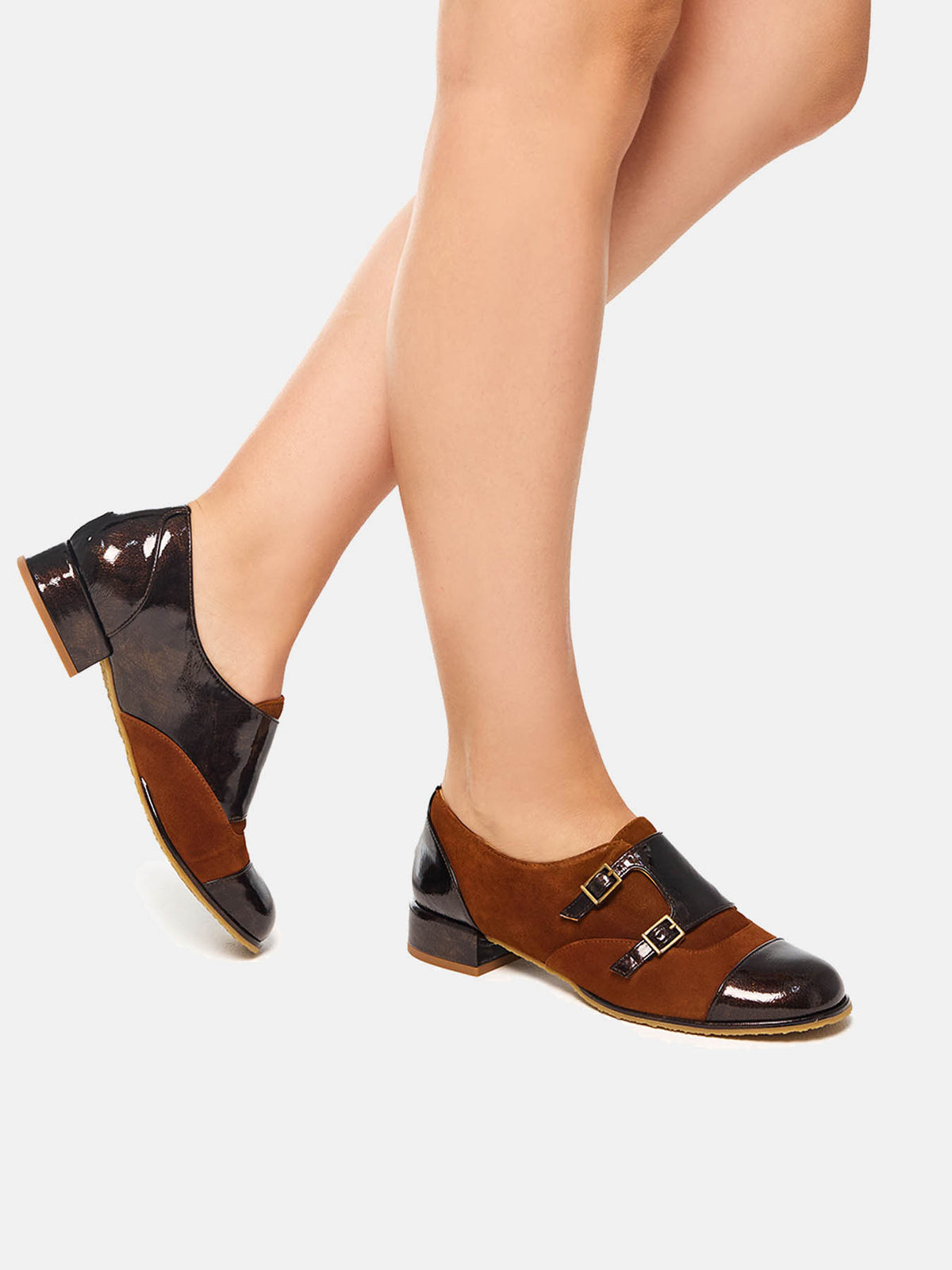 Zapato de mujer en piel con tacón bajo. Orli