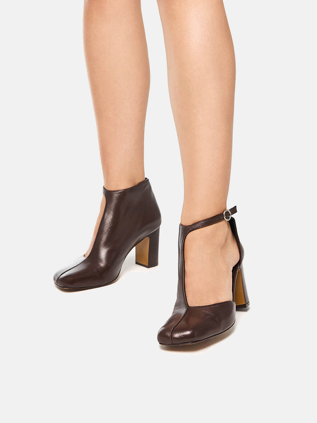 Zapato de mujer en piel con tacón alto. Ophira