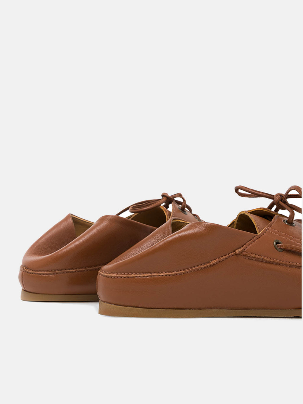 Scarpa da donna in pelle con tacco basso. Norabel