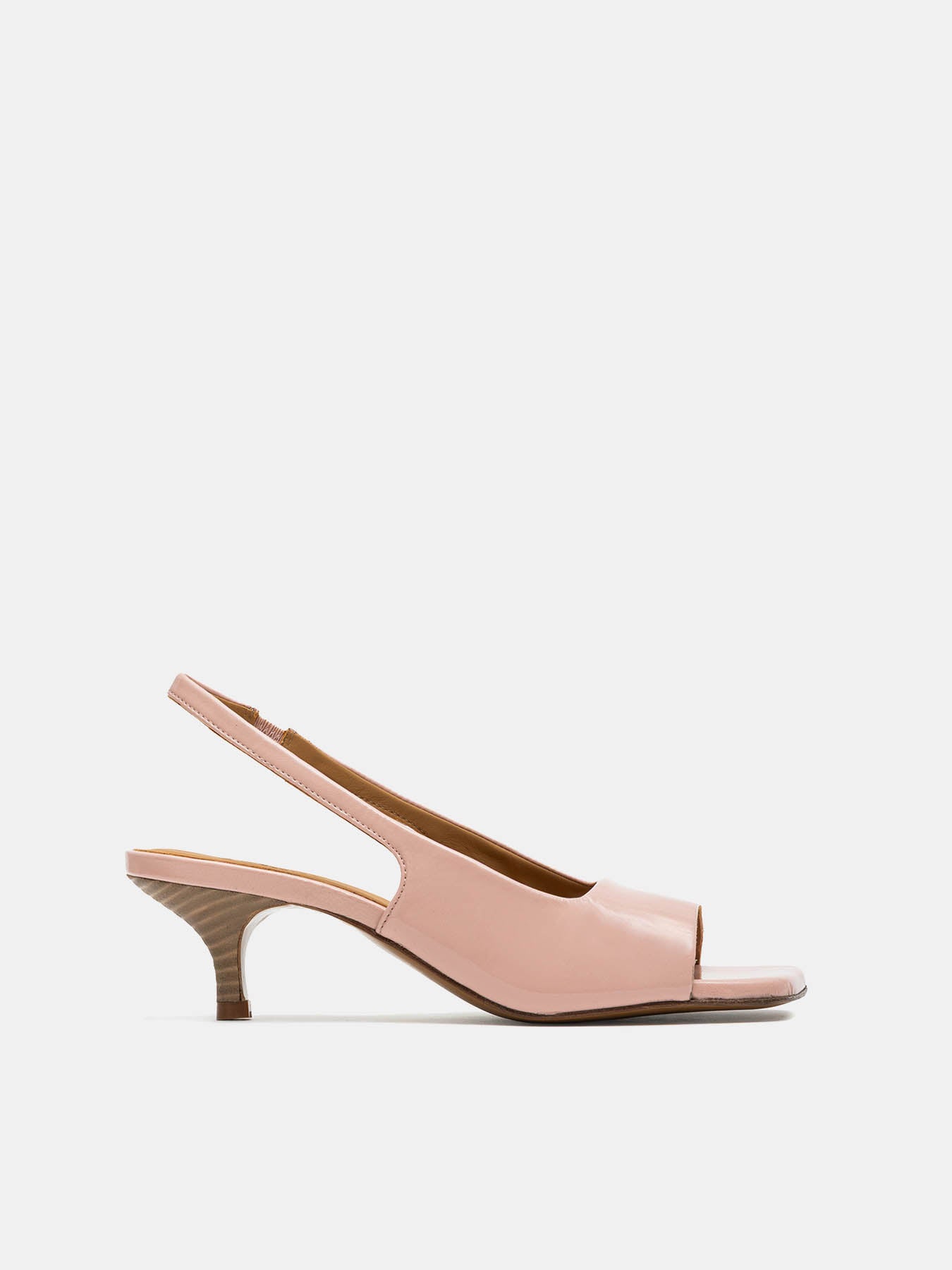 Women's leather sandal with low heel. Nagore