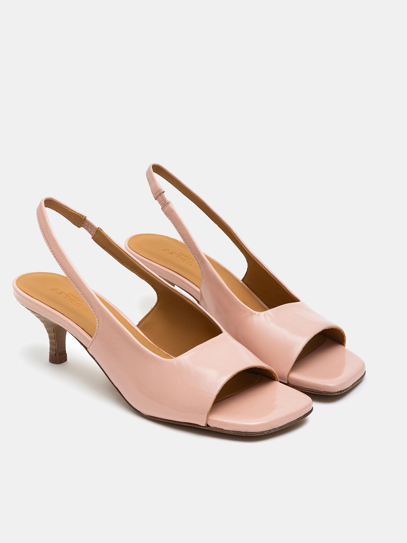 Women's leather sandal with low heel. Nagore