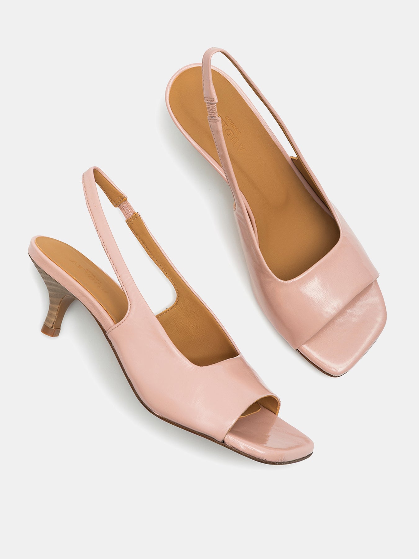 Women's leather sandal with low heel. Nagore