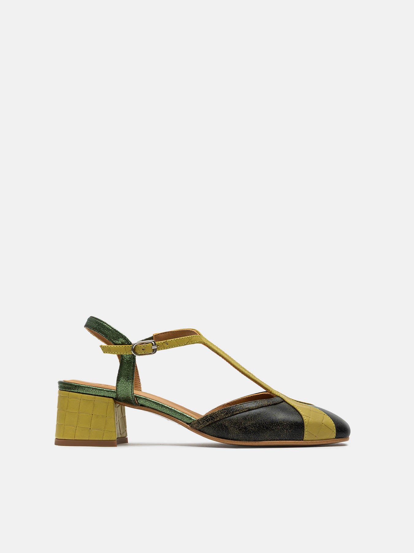 Women's leather low-heel shoe. Naike