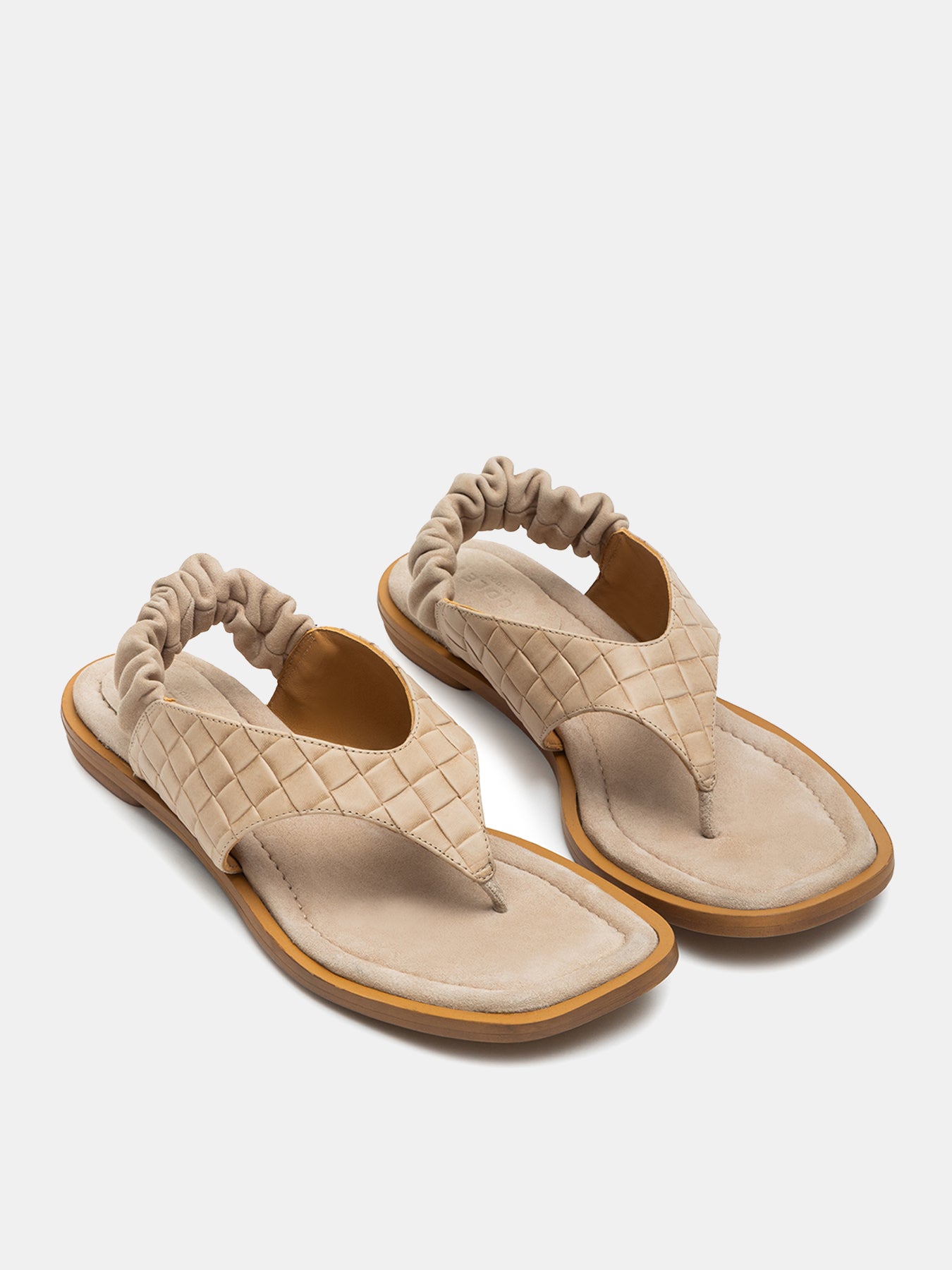 Women's leather sandal with low heel. Nebai