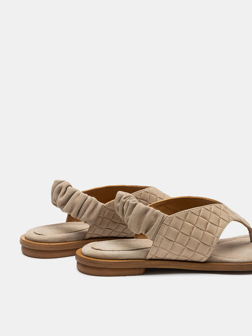 Sandalo da donna in pelle con tacco basso. Nebai