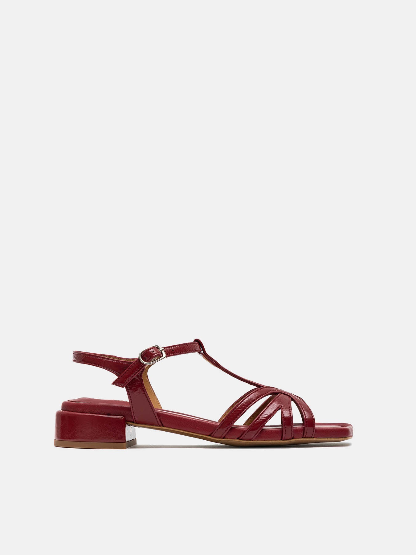 Women's leather sandal with low heel. Nayiri