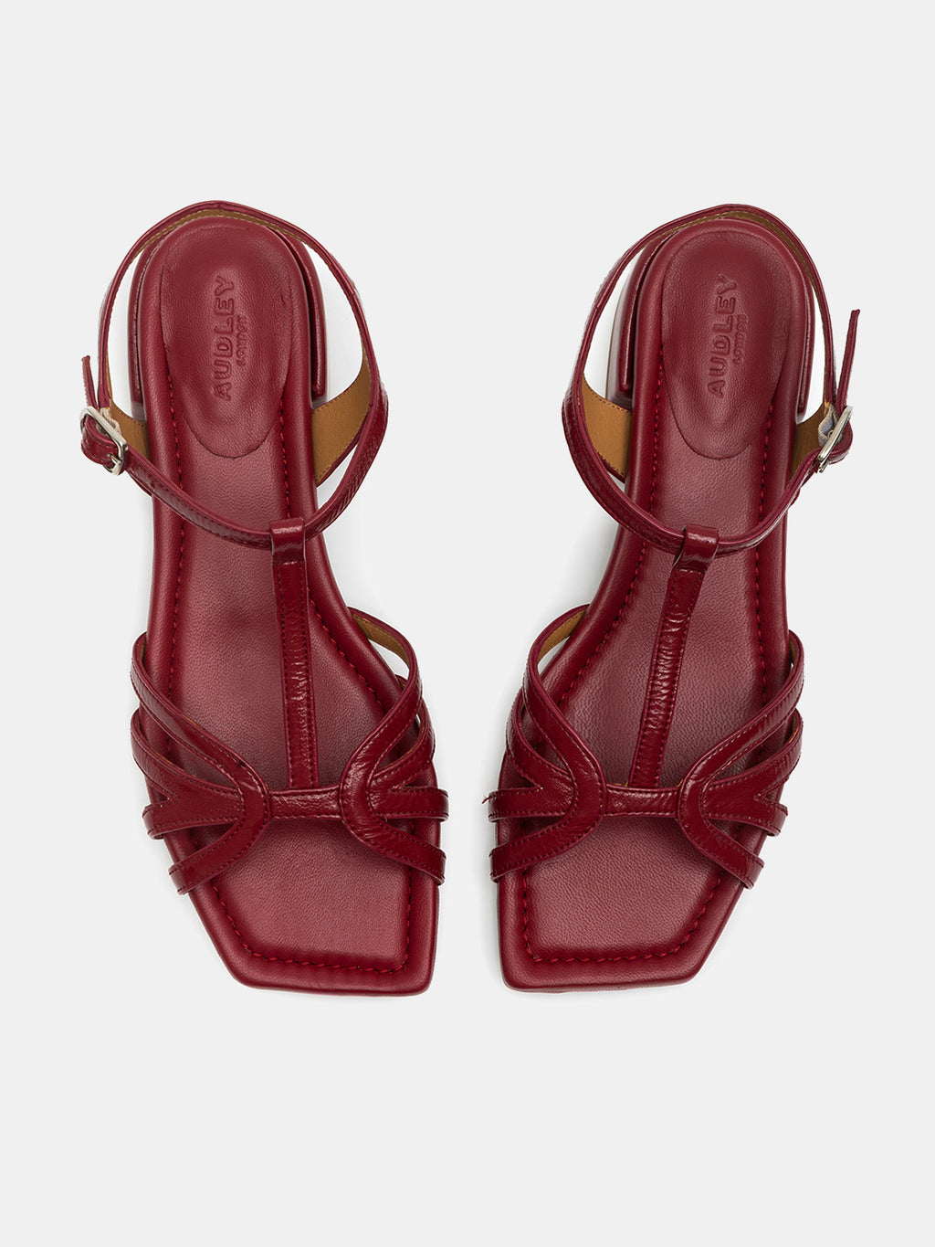 Women's leather sandal with low heel. Nayiri