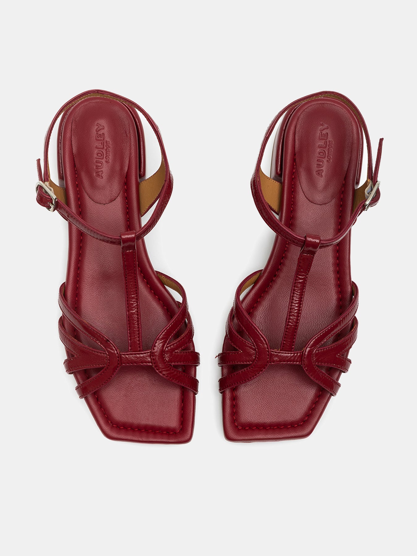 Women's leather sandal with low heel. Nayiri