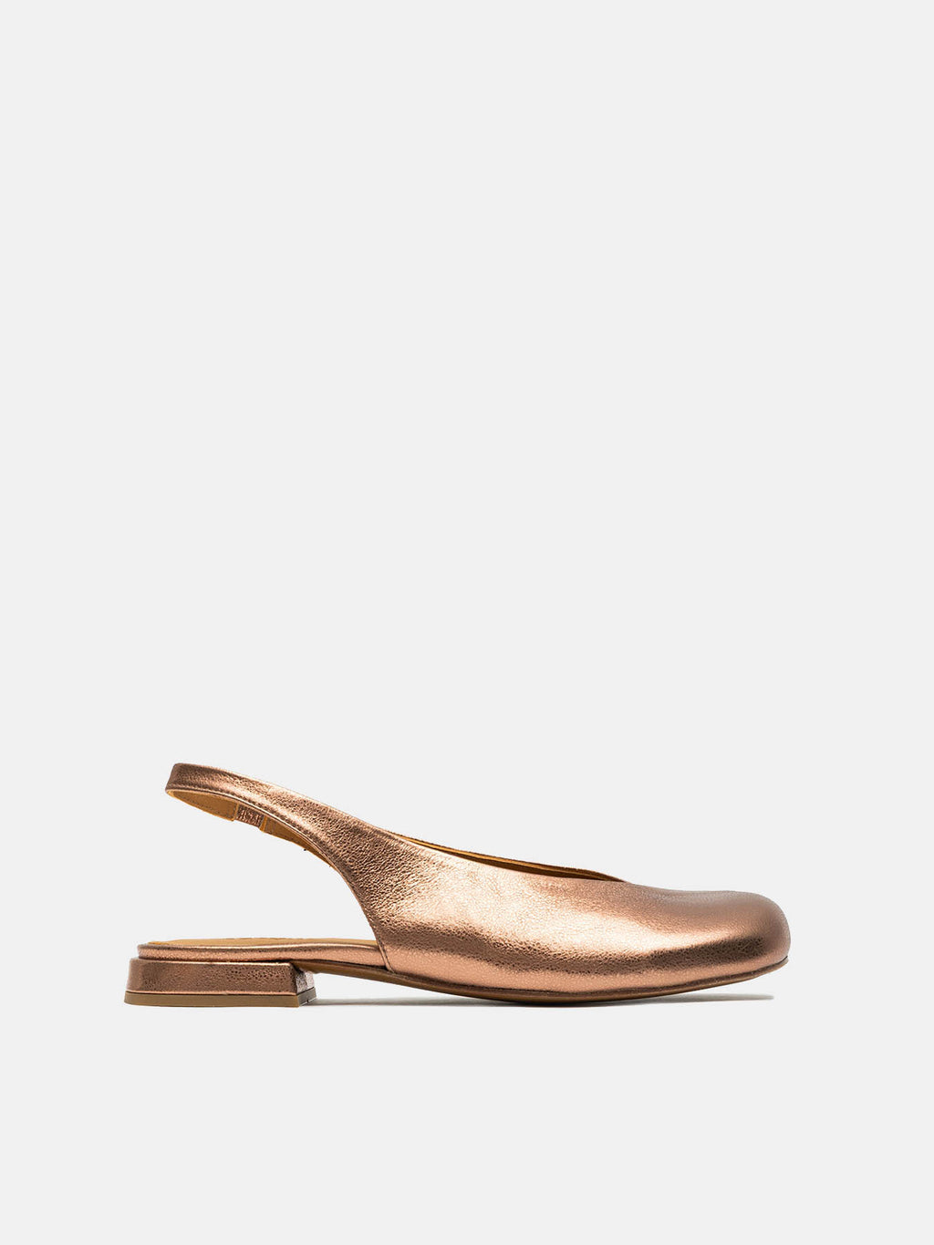 Zapato de mujer en piel con tacón bajo. Ninfa