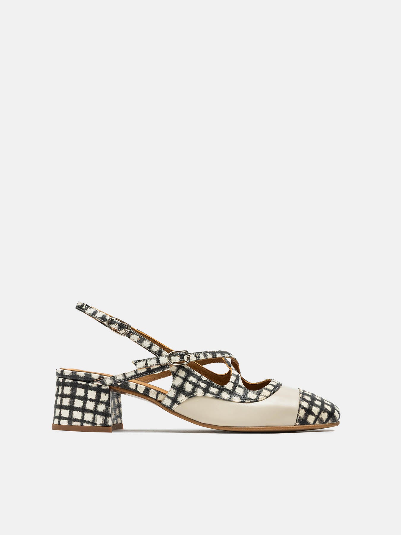 Zapato de mujer en piel con tacón bajo. Norma