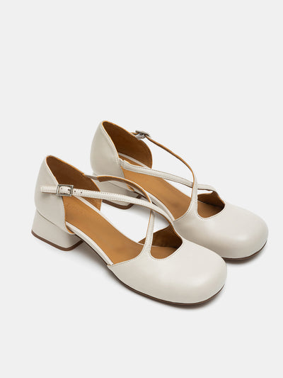 Women's low-heeled leather shoe. Nia